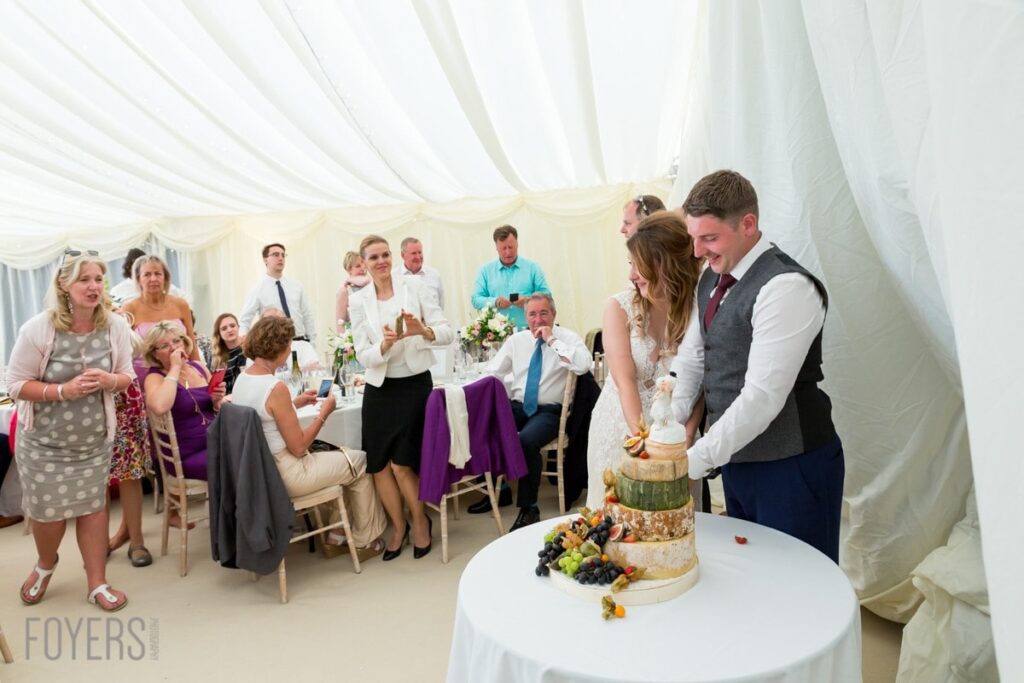 Cutting the wedding cake