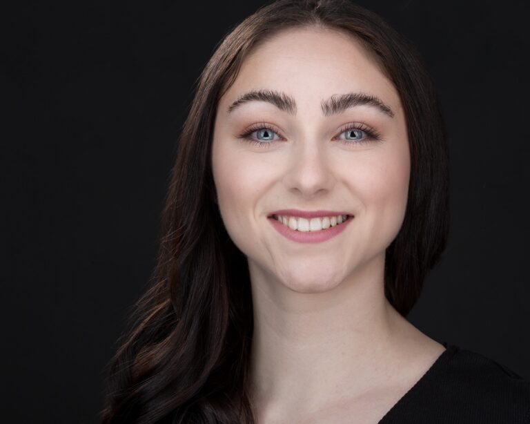 Evie – Headshots