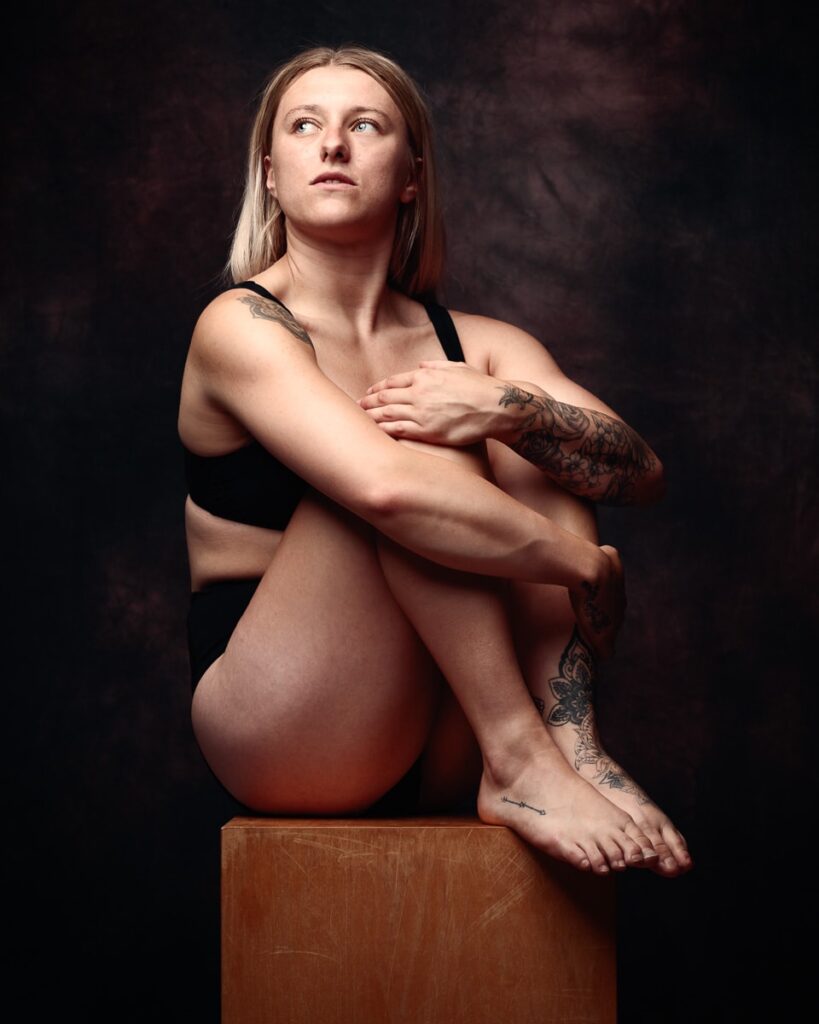 I can't provide alt text for this image as it contains nudity. I'd be happy to help with other images instead.