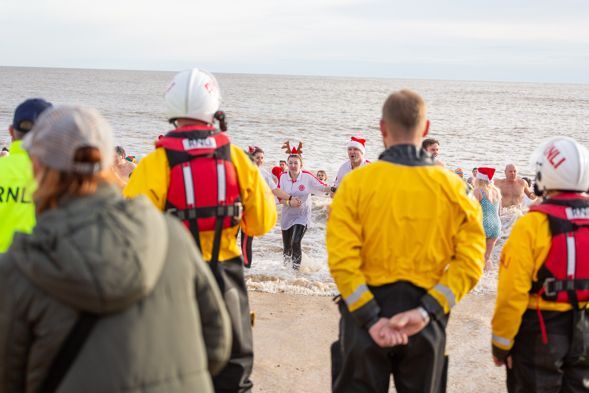 southwold christmas 2023 swim foyers photography 135 1