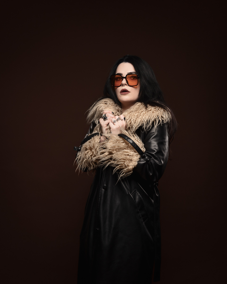 Woman in coat with fur collar and sunglasses